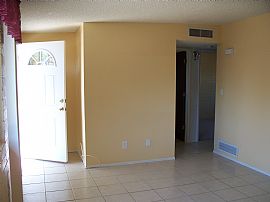 Ideal 2 Bedroom Townhouse with New Kitchen, Paint and Carpet in Tucson, AZ (Photo 4 of 9)