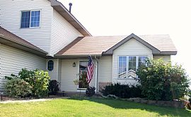 Stunning 4 Bedroom Home with Vaulted Ceilings! in Cottage Grove, MN
