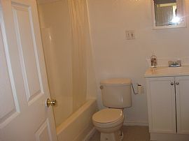Nice 2 Bedroom Upper Level Apartment Near Steele Yard and School in Cleveland, OH (Photo 3 of 8)