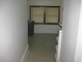 Nice 2 Bedroom Upper Level Apartment Near Steele Yard and School in Cleveland, OH (Photo 8 of 8)