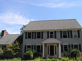 Modern 3 Bedroom Colonial Home with 2850 Sq. Ft. in Bow, NH (Photo 2 of 11)