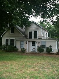 Sublime 5 Bedroom Home By The Lake in Quiet Neighborhood in Fort Worth, TX