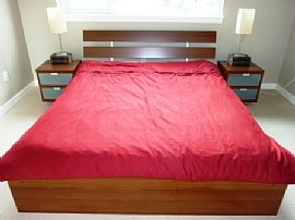 Gorgeous 1 Bedroom Condo with River View By Marina in Portland, OR (Photo 4 of 7)