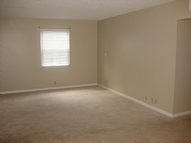Delightful 2 Bedroom Condo - Ready to Move In! in Jeffersontown, KY (Photo 6 of 10)
