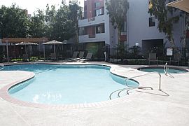 Beautiful 2 Bedrooms Luxury Condo in Convenient Location in Canoga Park, CA (Photo 2 of 5)