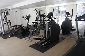 Beautiful 2 Bedrooms Luxury Condo in Convenient Location in Canoga Park, CA (Photo 3 of 5)