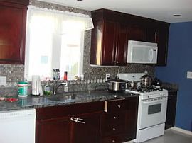 Sublime 3 Bedroom Home plus Bonus Room in Attic in Everett, MA (Photo 2 of 4)