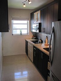 Beautiful 2 Bedroom Condo with Water and Pool Views in North Bay Village, FL (Photo 4 of 5)