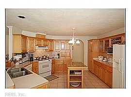 Gorgeous 5 Bedroom Home with Hardwood Floors in Chesapeake, VA (Photo 2 of 7)