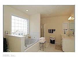 Gorgeous 5 Bedroom Home with Hardwood Floors in Chesapeake, VA (Photo 7 of 7)