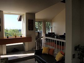 Beautiful Townhome in Gated Community in Bixby Knolls, CA (Photo 2 of 9)