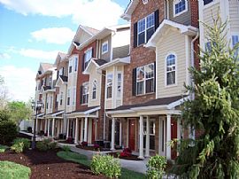 Amazing 1 Bedroom Updated Condo with In-Unit W/D!! in Clayton, MO