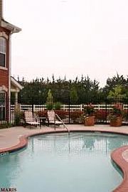 Amazing 1 Bedroom Updated Condo with In-Unit W/D!! in Clayton, MO (Photo 3 of 4)