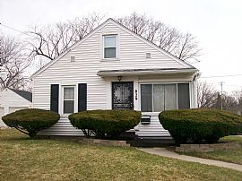 Cute, Clean 3 Bedroom Home Near Cooley and Downtown in Lansing, MI