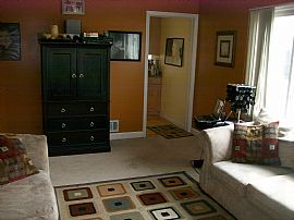 Cute, Clean 3 Bedroom Home Near Cooley and Downtown in Lansing, MI (Photo 4 of 5)