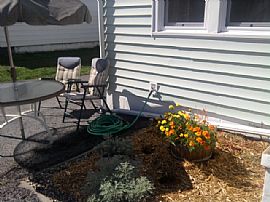 Clean 2 Bedroom Ranch Home - Close to Interstate in Omaha, NE (Photo 3 of 4)