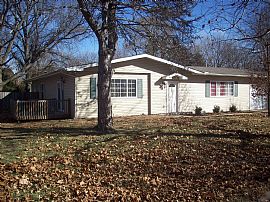 Huge 3 Bedroom Home - Within Walking Distance of East Side Mall in Wichita, KS (Photo 2 of 6)