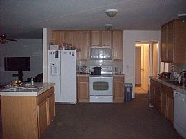 Huge 3 Bedroom Home - Within Walking Distance of East Side Mall in Wichita, KS (Photo 3 of 6)