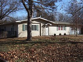 Huge 3 Bedroom Home - Within Walking Distance of East Side Mall in Wichita, KS (Photo 6 of 6)