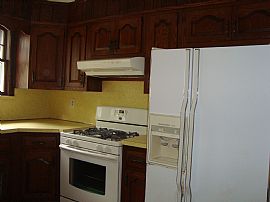 Convenient 3 Bedroom Home - Walk to Train in New Providence, NJ (Photo 4 of 8)