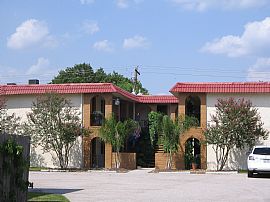 Sharp 2 Bedroom Apartment - Located on Second Floor in Friendswood, TX