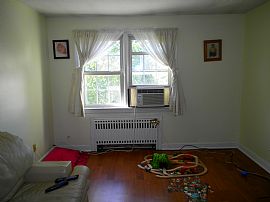 Cozy 1 Bedroom Apartment - Close to Everything! in Linden, NJ (Photo 5 of 12)