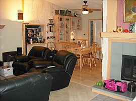 Spacious 3 Bedroom Duplex Home with Beautiful View in Gladstone, OR (Photo 3 of 6)