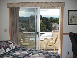 Spacious 3 Bedroom Duplex Home with Beautiful View in Gladstone, OR (Photo 5 of 6)
