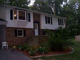 Sublime 5 Bedroom Home on 1.5 Acres - Available Now - $1850 in Mechanicsville, MD