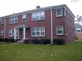Great 2 Bedroom Apartment in 4 Family Building in Milwaukee, WI