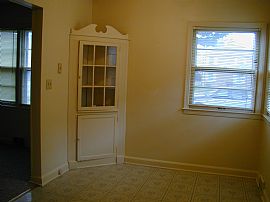 Great 2 Bedroom Apartment in 4 Family Building in Milwaukee, WI (Photo 4 of 6)