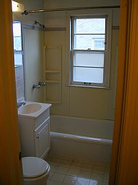 Great 2 Bedroom Apartment in 4 Family Building in Milwaukee, WI (Photo 5 of 6)