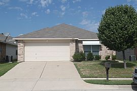 Open, Airy 3 Bedroom Home with Privacy Fence - Near 820 in White Settlement, TX (Photo 5 of 5)