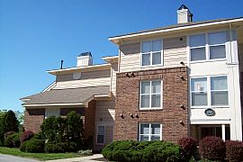 Beautiful 2 Bedroom Apartment with Unbeatable Sept. Specials! in North Olmsted, OH (Photo 2 of 4)