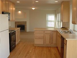 Beautiful 3 Bedroom Home with Fireplace and Huge Yard  in Aurora, CO (Photo 4 of 12)