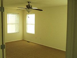 Beautiful 3 Bedroom Home with Fireplace and Huge Yard  in Aurora, CO (Photo 8 of 12)