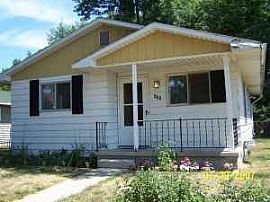 Clean and Cute 3 Bedroom Home Near Schools in Pinconning, MI (Photo 2 of 4)