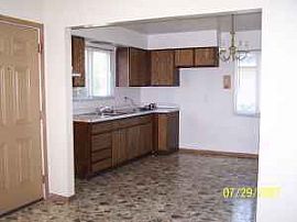 Clean and Cute 3 Bedroom Home Near Schools in Pinconning, MI (Photo 4 of 4)