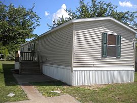 Wonderful 2009, 3 Bedroom Mobile Home in Quiet Community in Hutchins, TX (Photo 3 of 4)