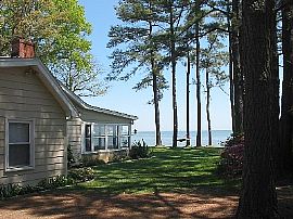 Scenic 4 Bedroom Home with Million Dollar View on Waterfront in Reedville, VA (Photo 6 of 6)