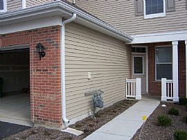 Yorkville Townhome in Yorkville, IL (Photo 2 of 6)