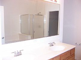 Yorkville Townhome in Yorkville, IL (Photo 5 of 6)