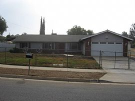 Fabulous 3 Bedroom Home on 3/4 Acre Lot - Zoned For Horses in Riverside, CA