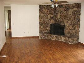 Fabulous 3 Bedroom Home on 3/4 Acre Lot - Zoned For Horses in Riverside, CA (Photo 3 of 4)