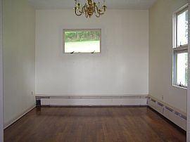 Renovated 3 Bedroom  Home with Wood Burning Fireplace in Bedford Hills, NY (Photo 3 of 11)