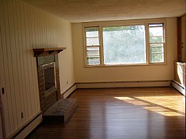 Renovated 3 Bedroom  Home with Wood Burning Fireplace in Bedford Hills, NY (Photo 4 of 11)
