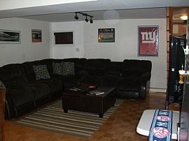 Beautiful, Cozy 3 Bedroom Ranch Home in Safe Lake Community in Cortlandt Manor, NY (Photo 10 of 12)