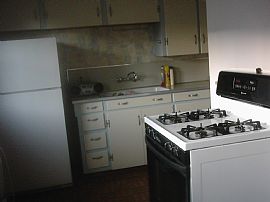 Newly Renovated 1 Bedroom Duplex Apartment in Private Rear Unit in Long Beach, CA (Photo 7 of 7)