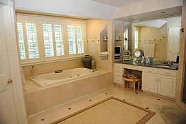 Perfect 4 Bedroom Home in Most Desirable Neighborhood in Trumbull, CT (Photo 7 of 12)