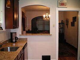 Updated 2 Bedroom South City Home with Unfinished Basement in Saint Louis, MO (Photo 4 of 5)